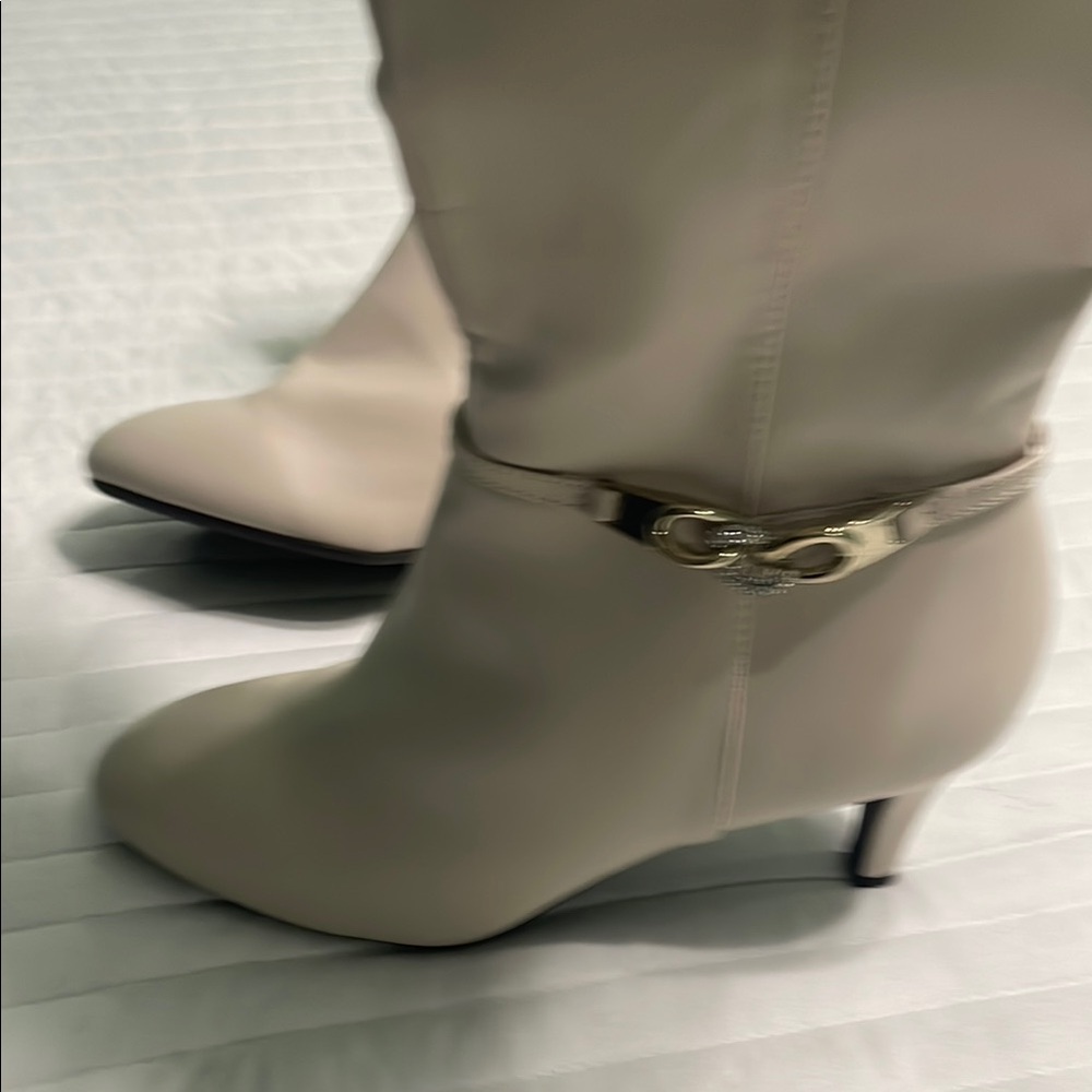 Karen Scott Cream Heeled Boots Minimalist Style - Picture 3 of 5